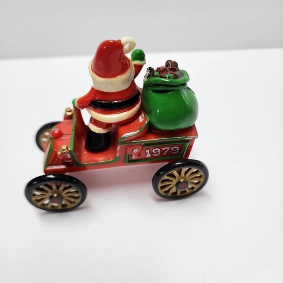 Vintage 1979 Hallmark TreeTrimmer Collection Christmas Ornament Santa's Motorcar - Picture 5 of 5